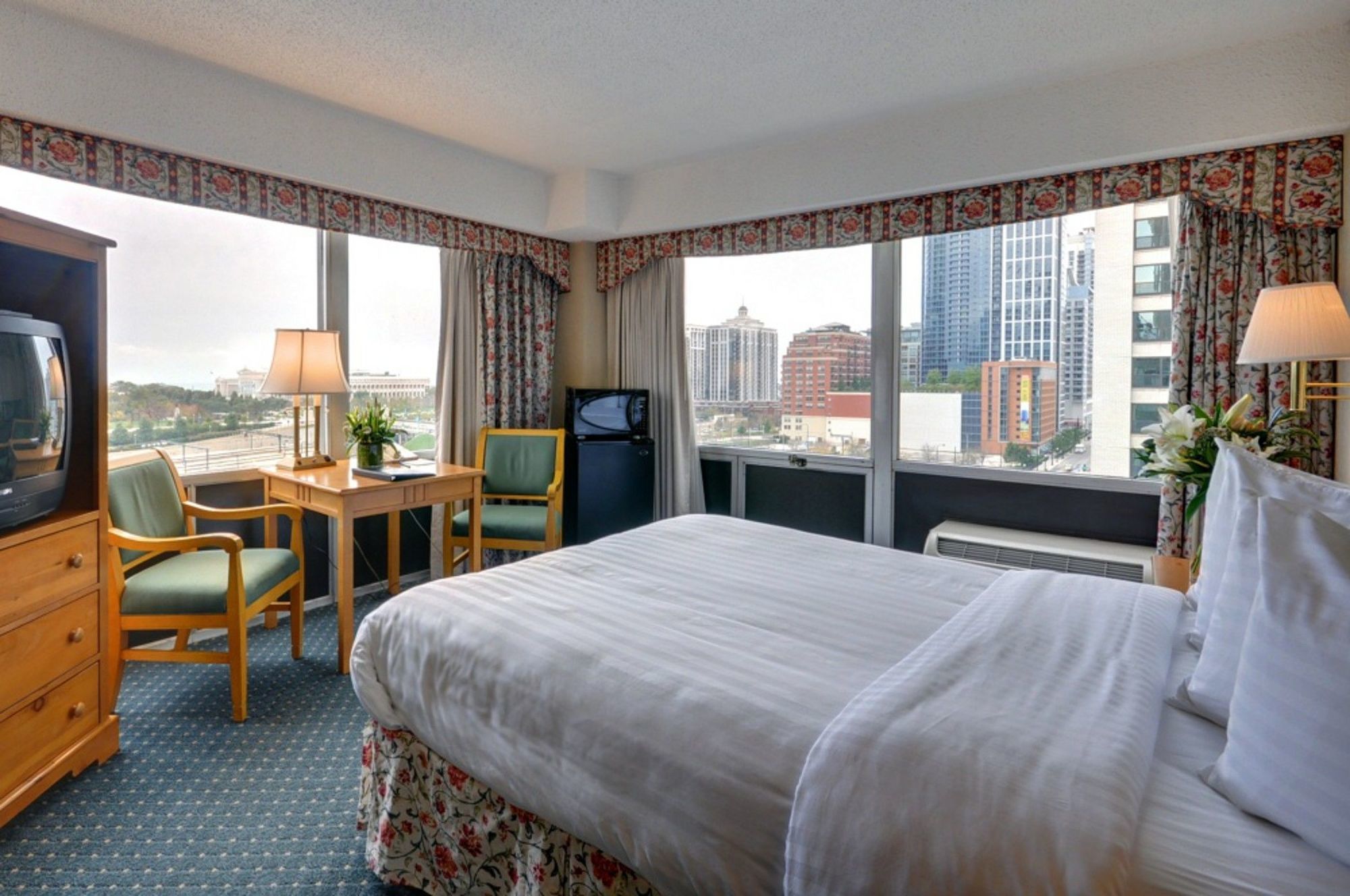 BEST WESTERN GRANT PARK HOTEL CHICAGO | LOW RATES, NO HIDDEN FEES